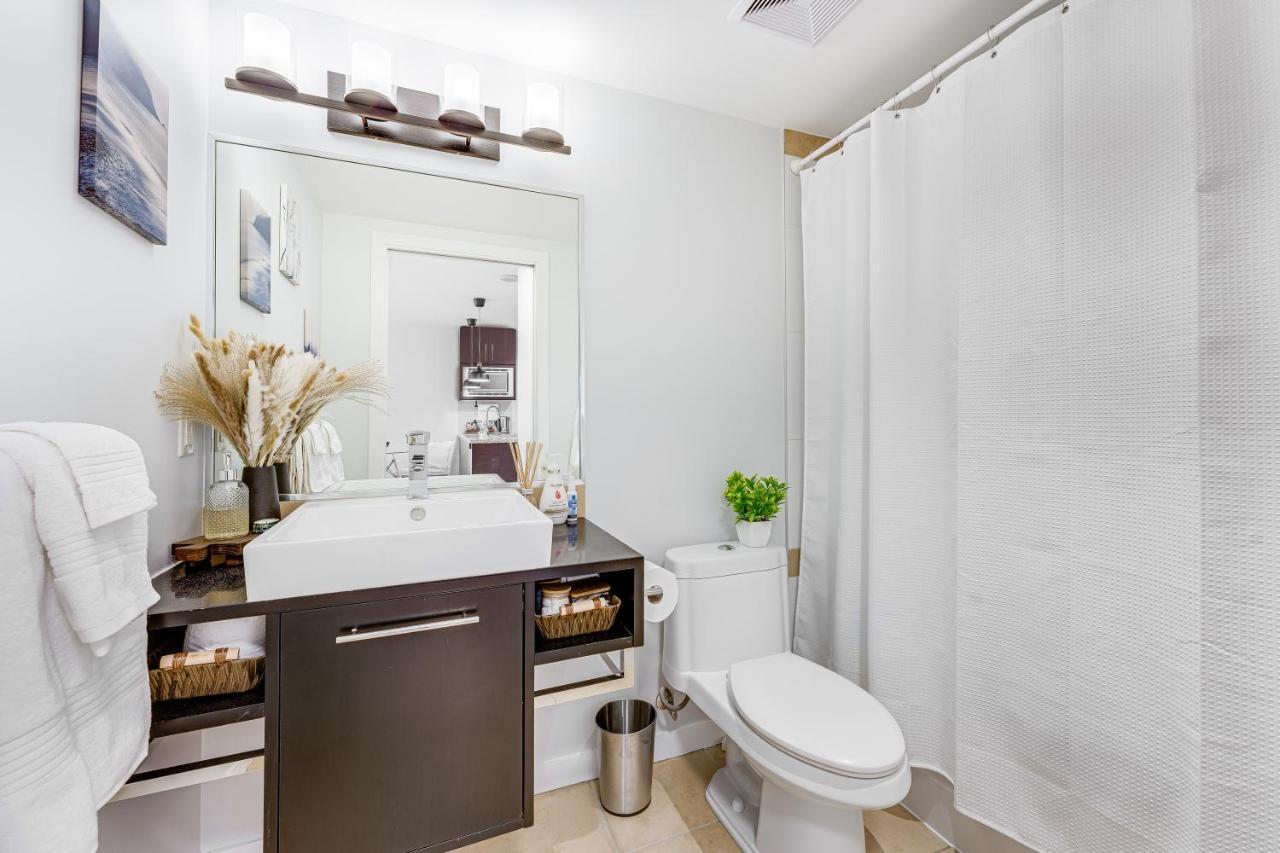 Heart Of Downtown 1 Bd Entire Condo - Pool, Gym, Parking, Office, Ac 溫哥華 外观 照片