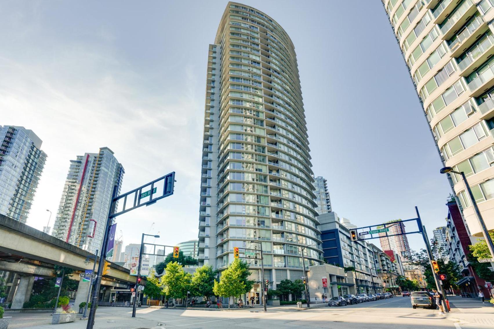 Heart Of Downtown 1 Bd Entire Condo - Pool, Gym, Parking, Office, Ac 溫哥華 外观 照片